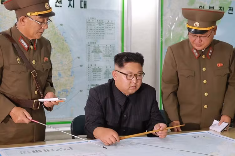 Ong Kim Jong-un de doa su dung vu khi xung dien tu 'xoa so' My