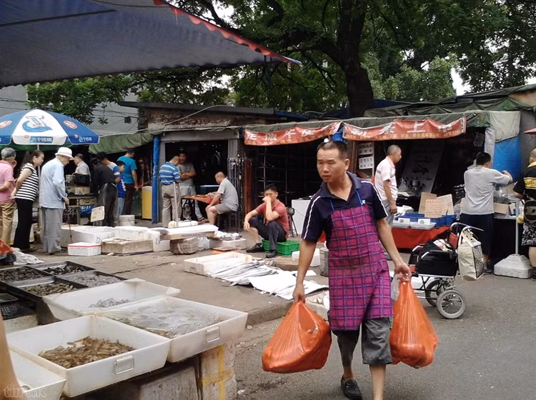 Một góc chợ toàn đàn ông.