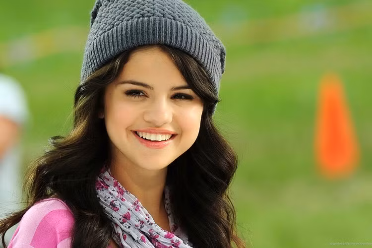 10. Selena Gomez: Gomez trở thành một đại sứ thiện chí của Liên Hợp Quốc vào năm 2009 và là đại sứ thiện chí trẻ nhất thế giới. Cô ủng hộ "trẻ em dễ bị tổn thương nhất trên thế giới".