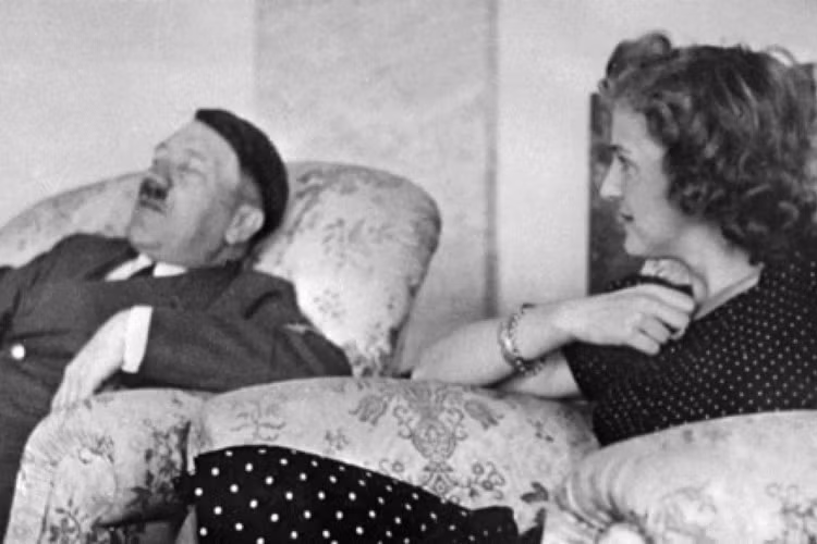 Cong bo bang chung Hitler gia chet tron ra nuoc ngoai