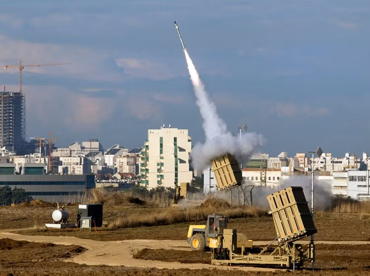 Một khẩu đội tên lửa thuộc hệ thống “Vòm Sắt” (Iron Dome) của Israel.