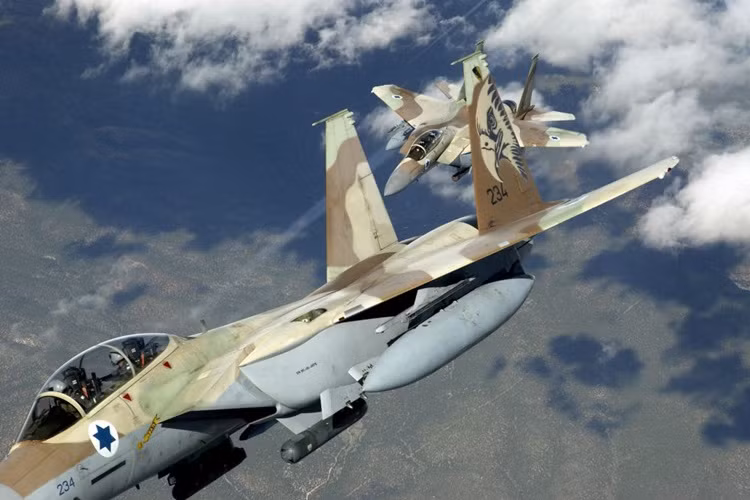 Vi sao Israel giup Al-Qaeada danh Quan doi Syria o Cao nguyen Golan?