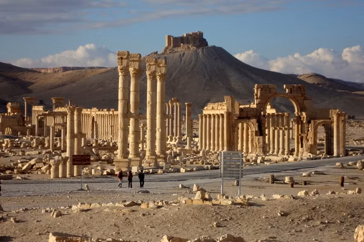 Sap that thu Raqqa, phien quan IS muu toan tai chiem Palmyra