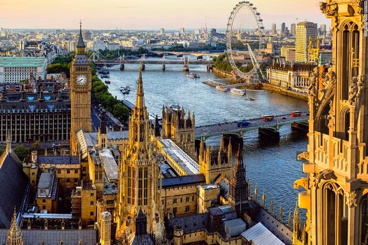 Thủ đô London: Với xe buýt hai tầng màu đỏ và một tháp đồng hồ nổi tiếng, Thủ đô London của Vương quốc Anh được TripAdvisor bình chọn là điểm đến du lịch tốt nhất trên thế giới.