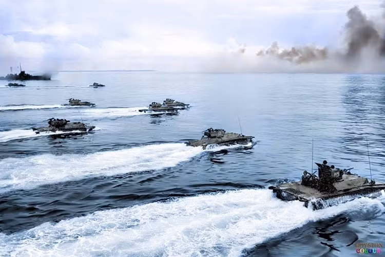Xe lội nước đổ bộ lên đảo Peleliu ngày 15/9/1944. (Nguồn: War History)