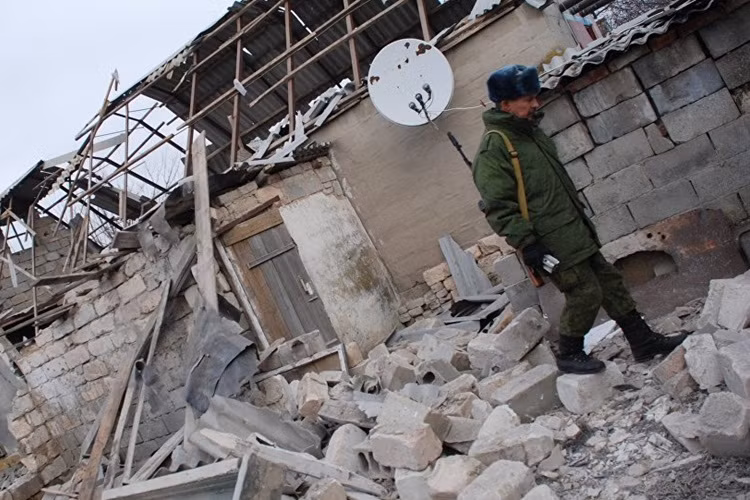 Khung hoang Ukraine: Dem kinh hoang o Donetsk
