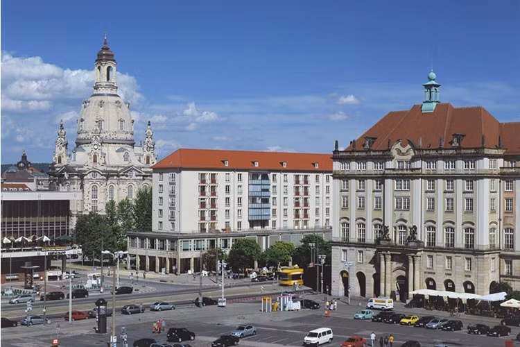 Khu chợ cũ Altmarkt và Nhà thờ Frauenkirche ở trung tâm thành phố Dresden được phục hồi trong thời gian gần đây. Ảnh: Spiegel.de 