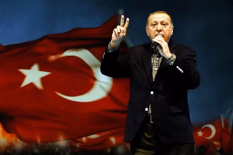 Tong thong Erdogan day Tho Nhi Ky vao “vong xoay tu than”