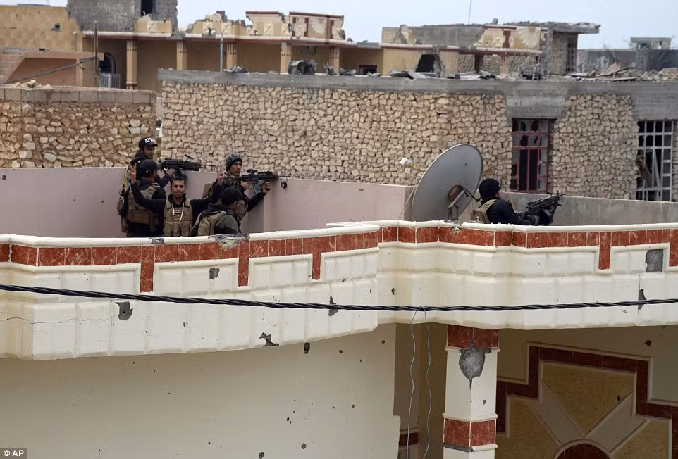 Hinh anh quan doi Iraq tan cong tai chiem Ramadi-Hinh-2