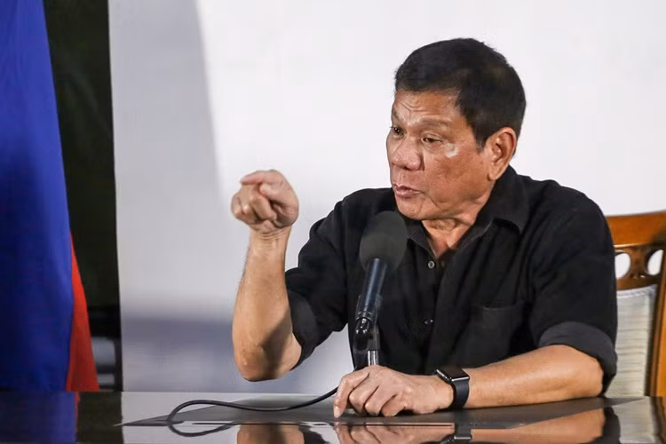 Tong thong Duterte canh bao Bac Kinh ve “cuoc chien dam mau”