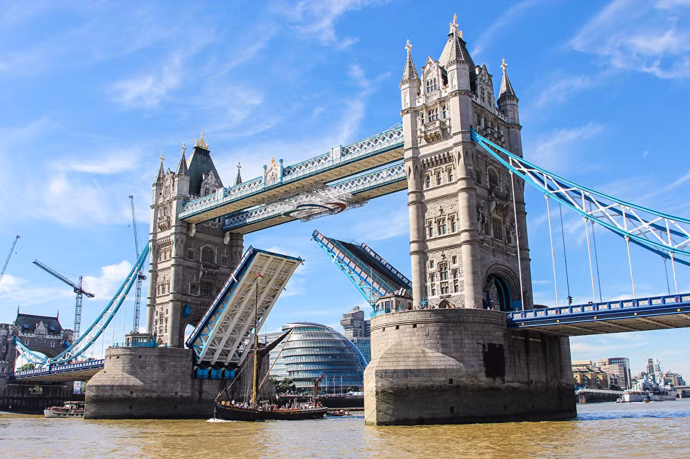 Cầu Tower ở London kiệt tác kiến trúc thực sự. .