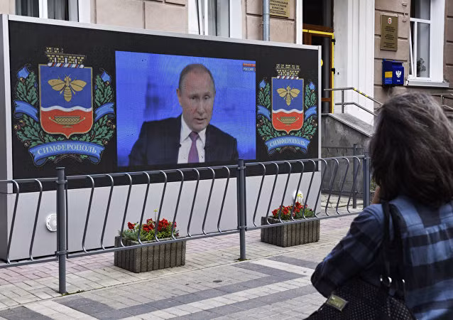 Ông Putin gọi Bắc Cực là khu vực hệ trọng nhất, sẽ đảm bảo sự thịnh vượng của đất nước. Ông nhắc rằng khi nào đó chính bác học Lomonosov cũng đã nói như vậy về Siberia. Nga sẽ trụ vững ở Bắc Cực và đang sở hữu đội tàu phá băng không có ở đâu khác trên thế giới. (Nguồn: Sputnik) 1