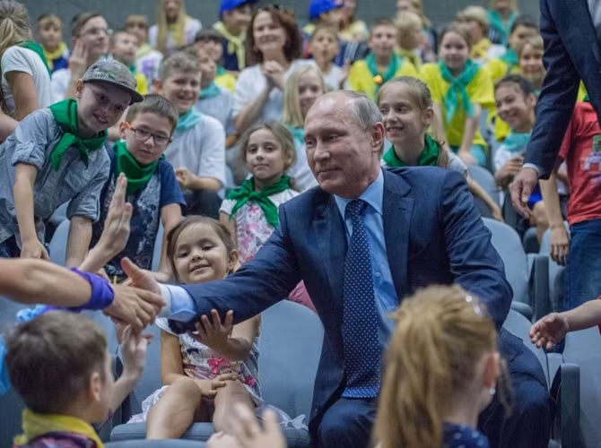 Tổng thống Vladimir Putin thăm Trung tâm Hải dương học và sinh học biển Moskvarium tại Moscow.