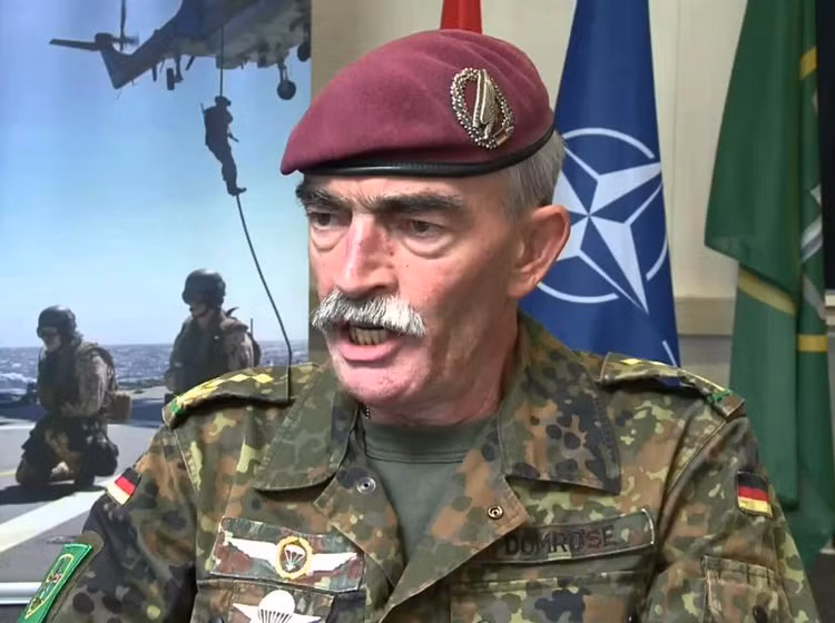 Tuong NATO: Ong Putin la “tay co bac” gioi