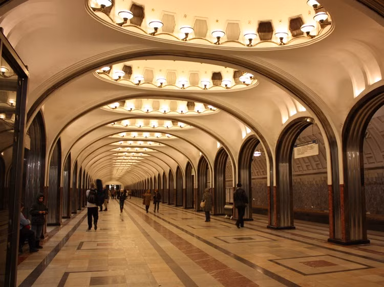 Mỗi ngày hơn 8 triệu người xuống các nhà ga tàu điện ngầm và 56% hành khách ở Thủ đô Moscow sử dụng hệ thống tàu điện ngầm.