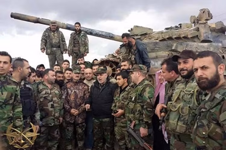 Quan tiep vien Syria da den san bay T4 gan Palmyra
