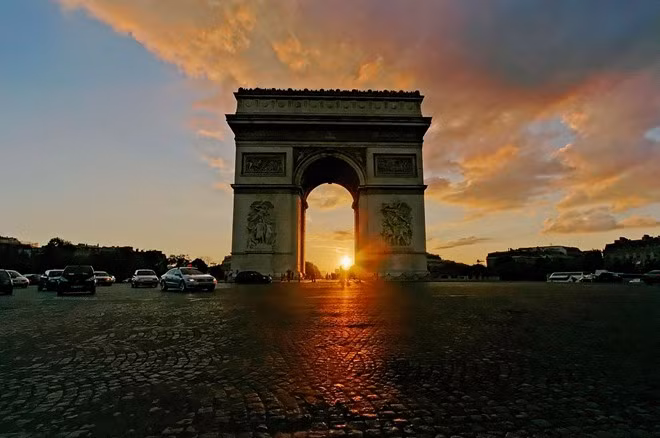 Khải Hoàn Môn đứng thứ 10 trong các công trình thu hút nhất của Paris.