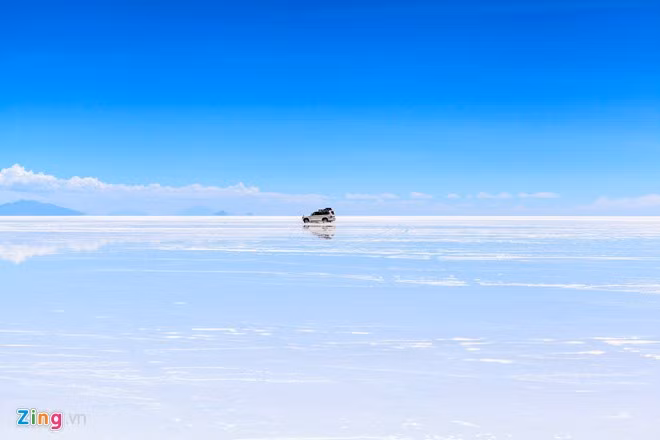 Cánh đồng muối Salar de Uyuni nằm ở khu vực Tây Nam của Oruno và Potosi, thuộc Bolivia gần biên giới với Chi lê. Cách đây hơn 40.000 năm, khu vực này là một phần của hồ Minchin thời tiền sử.