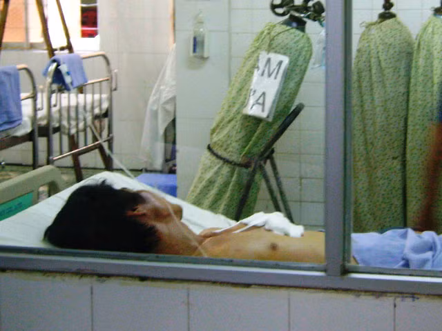 Rung dong dam chet vo roi tu dam vao nguc minh