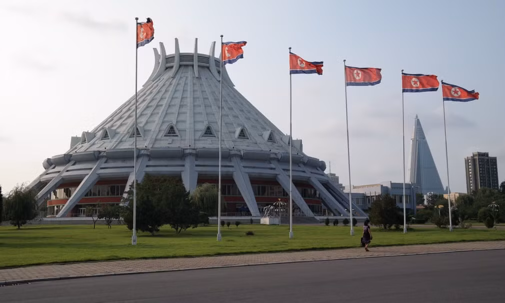 Sân trượt băng Bình Nhưỡng có kiến trúc khá độc đáo, sức chứa 2.000 người, được xây năm 1981.