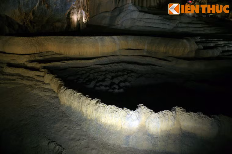Một dải "ruộng bậc thang" trong động Thiên Đường ở Phong Nha - kẻ Bàng.