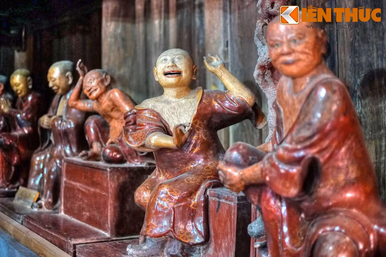 Tượng Phật giáo ở đây có nhiều loại, như tượng các vị Bồ Tát, tượng Hộ Pháp, tượng các vị La Hán... trong đó có những pho rất quý, nổi tiếng cả nước và được giới nghiên cứu xem là khuôn mẫu của tượng Phật giáo Việt Nam.