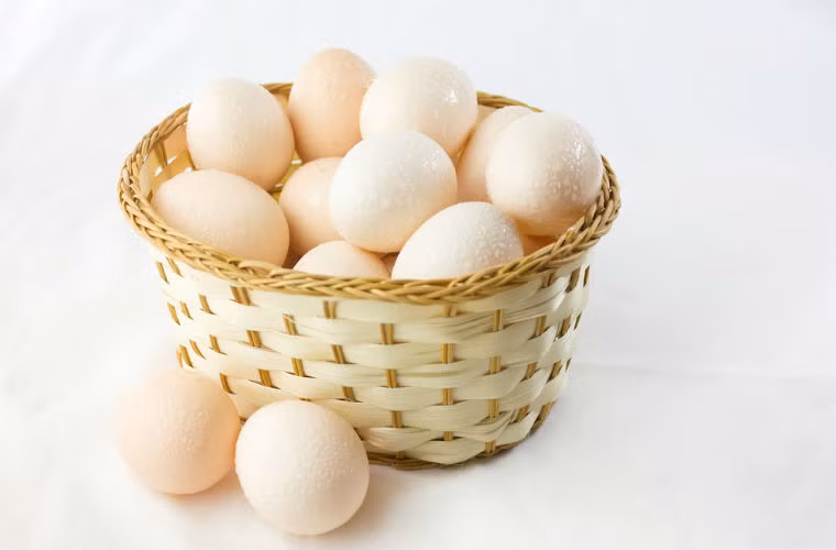 Trứng phát triển não bộ, có lợi cho trí nhớ. Lòng đỏ trứng giàu choline có thể thúc đẩy phát triển não bộ và chức năng não . Choline còn giúp cải thiện trí nhớ rất hữu ích.