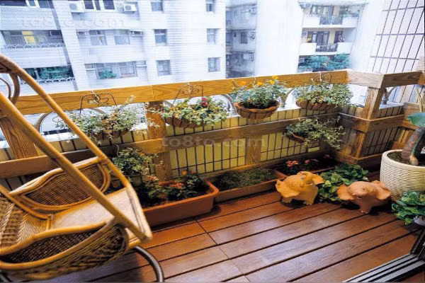 Ngoài ra ban công tốt nhất là nằm ở hướng Đông sẽ giúp đón tài khí vượng nhất cho gia đình trong năm mới. 