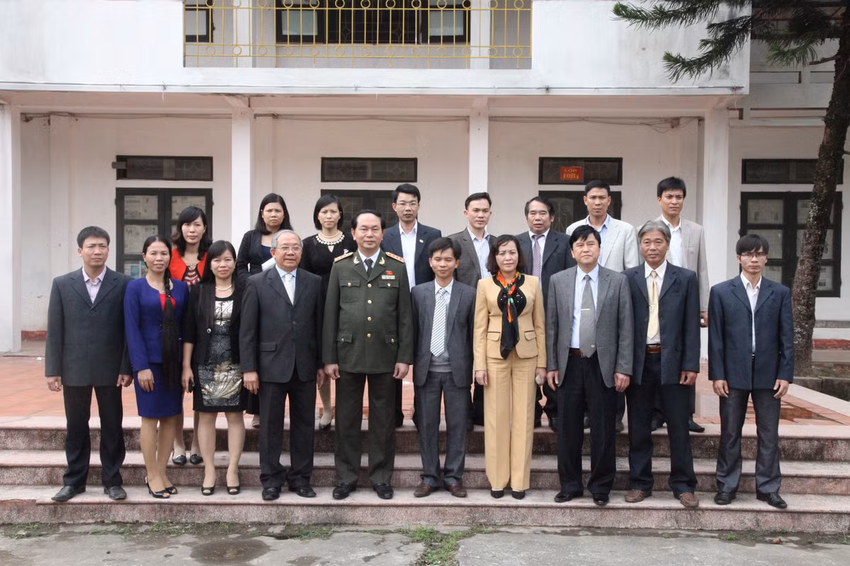 Cho dù ở cương vị nào thì Chủ tịch nước Trần Đại Quang cũng luôn thể hiện sự quan tâm, gần gũi với các thầy cô giáo. 