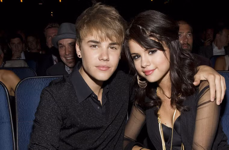 Selena từng có mối tình thăng trầm với hoàng tử pop Justin Bieber từ suốt 2011 đến 2014. (Ảnh: Elle)