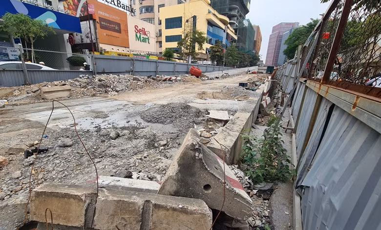 Dù vậy, công trường dự án cầu vượt chữ C vẫn còn ngổn ngang.