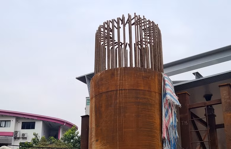 Cầu vượt chữ C chậm tiến độ có phần lỗi lớn của nhà thầu.