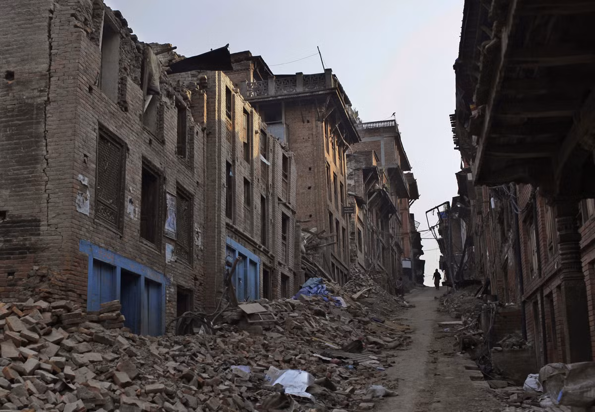 Cả dãy nhà ở Kathmandu đều bị ảnh hưởng nặng nề trong trận động đất.