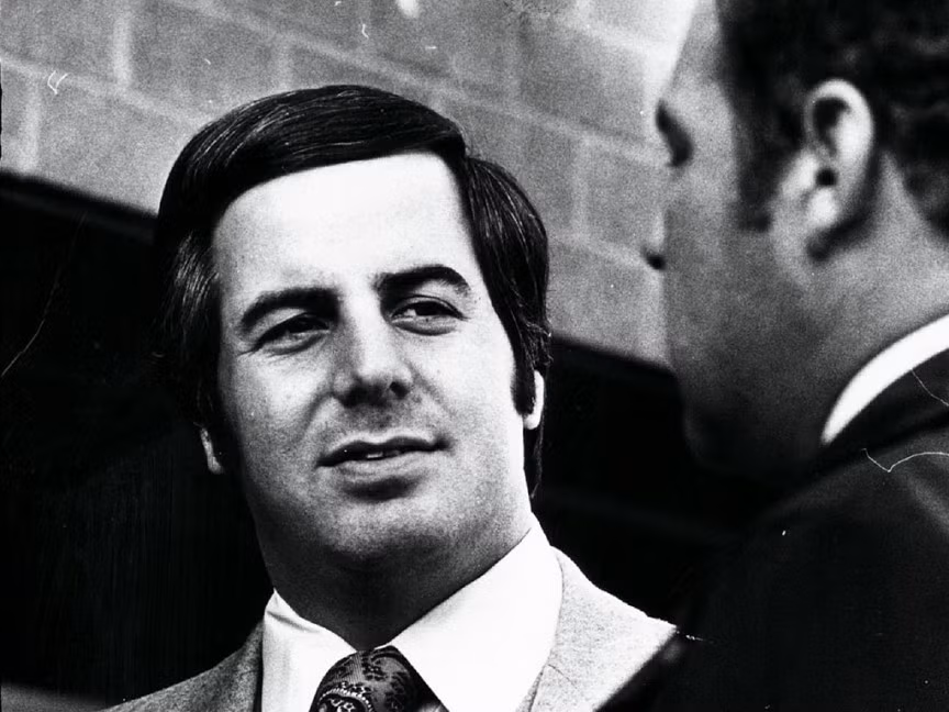 7. Vụ vượt ngục của Frank Abagnale: Frank Abagnale có thể được xem là một tên tội phạm “bậc thầy”, mạo danh một thanh tra nhà tù bí mật. Năm 1971, lính gác đã cho phép Abagnale ra ngoài nhà tù ở Atlanta, Georgiađể báo cáo công tác và hắn tẩu thoát một cách dễ dàng.