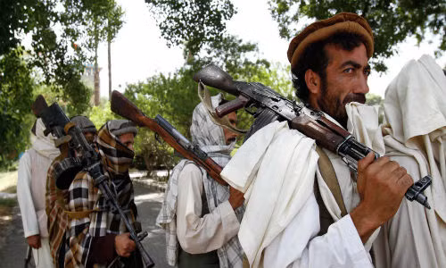Phien quan IS dung tien mua chuoc chien binh Taliban