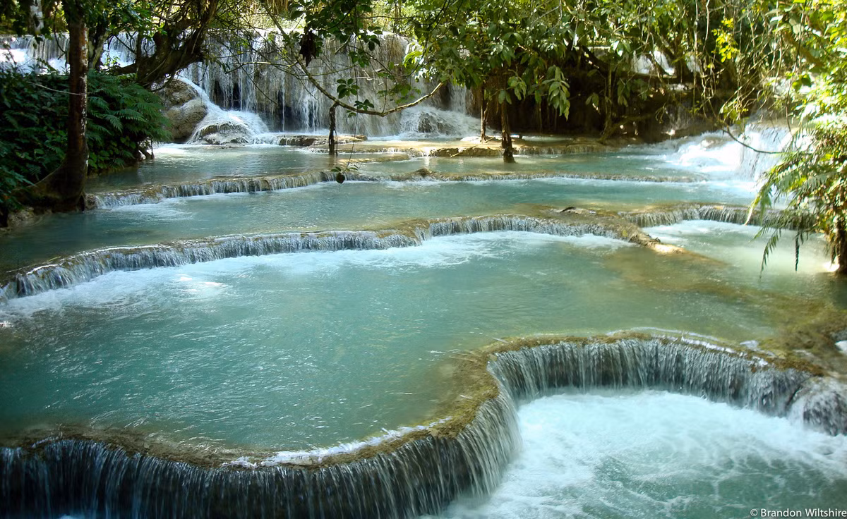 Thác nước Kuang Si, Lào - Kuang Si xứng đáng là một thắng cảnh thu hút nhất "xứ sở Triệu Voi" với những hồ nước tự nhiên tuyệt đẹp được xếp vào danh sách những hồ bơi thiên nhiên đẹp nhất hành tinh.