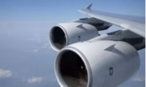 Sau đó, học viên sẽ được làm quen với máy bay 2 động cơ, loại máy bay huấn luyện chủ đạo trong giai đoạn huấn luyện kỹ năng định vị thiết bị. Kết thúc giai đoạn này là bài thi bay lấy chứng chỉ điều khiển thiết bị, đây là chứng chỉ bắt buộc đối với bất kỳ hãng hàng không thương mại nào trên thế giới.