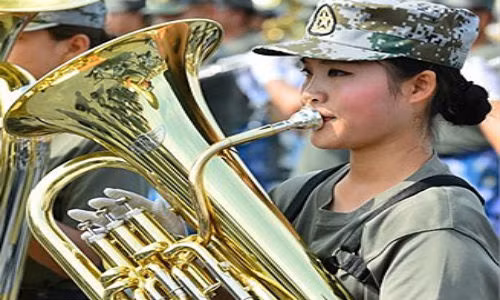 Đội quân nhạc quy tụ các nữ binh sỹ quân nhạc chuyên nghiệp và không chuyên trong quân đội Trung Quốc.