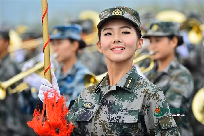 Những nữ binh sỹ này được giới thiệu là vẫn tham gia các vị trí chiến đấu hằng ngày.