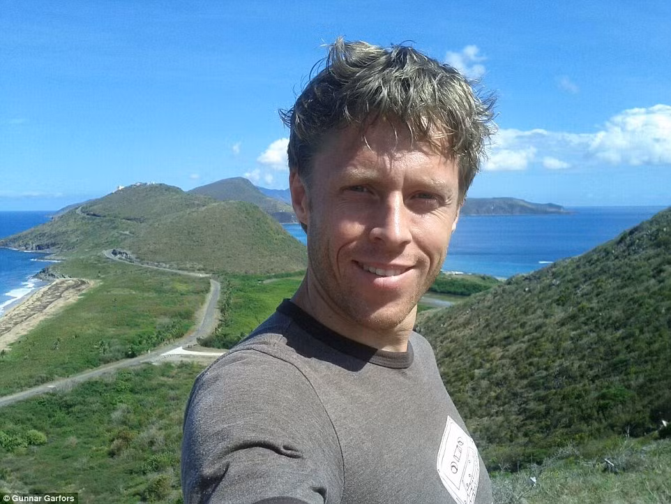 Gunnar chụp tại Saint Kitts và Nevis ở Bắc Mỹ.