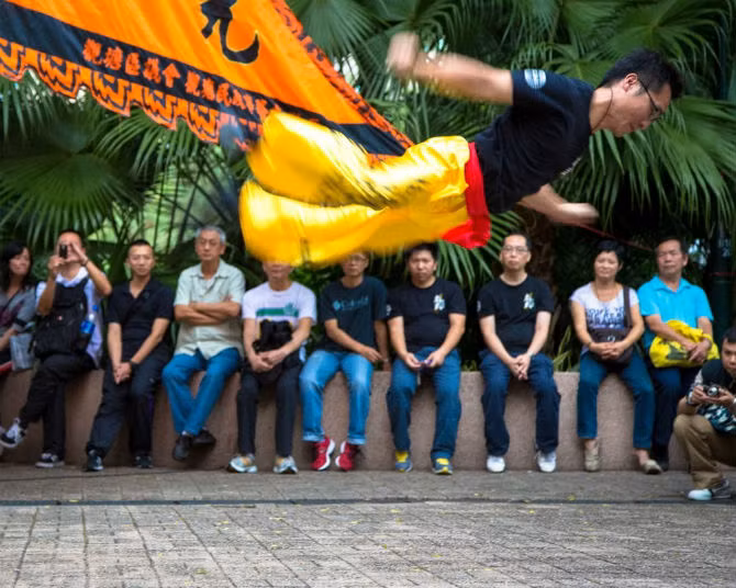 ''Hong Kong là một nơi không tưởng. Cửu Long Trại Thành là một trong những điều không tưởng ấy, nhưng Hong Kong đã tiến hóa và Cửu Long cũng vậy,'' Girard chia sẻ.