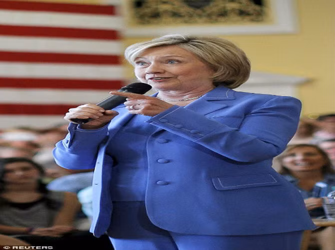 Cựu Ngoại trưởng Mỹ Hillary chia sẻ, bé Charlotte chào đời đã khiến bà suy nghĩ nhiều về tương lai của những trẻ em trên thế giới cũng như các kế hoạch chính trị của bà.