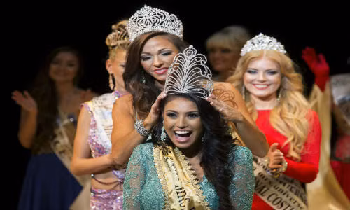 Ngày 30/8, Ashley Burnham trở thành người đẹp Canada đầu tiên đăng quang ngôi vị Hoa hậu Quý bà Hoàn vũ 2015 trong cuộc thi được tổ chức tại Minsk, Belarus.