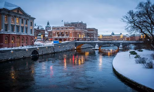 Stockholm: Thủ đô của Thụy Điển được xây dựng trên nhiều hòn đảo, nối với nhau bằng vô vàn những cây cầu, con kênh.