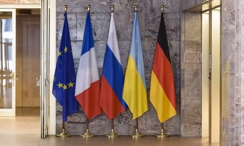 Cờ khối các nước Châu Âu, Pháp, Nga, Ukraine và Đức trước vòng đàm phán hoà bình tại Berlin. Cờ khối các nước Châu Âu, Pháp, Nga, Ukraine và Đức trước vòng đàm phán hoà bình tại Berlin.