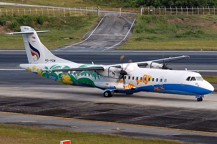 Ngày 4/8/2009, chiếc máy bay ATR 72-200 của hãng Bangkok Airways lao khỏi đường băng trước khi đâm thẳng vào một tòa tháp điều khiển tại sân bay thành phố Samui. Vụ tai nạn khiến một trong 4 thành viên phi hành đoàn tử nạn tại chỗ, tất cả 68 hành khách sống sót.