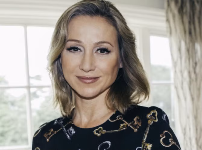 Belinda Stronach không chỉ là một nữ doanh nhân, nhà từ thiện mà còn là một chính trị gia được nhiều người biết đến. Cô là nghị sĩ của Hạ viện Canada trong bốn năm, bắt đầu từ năm 2004. Ban đầu, Stronach là thành viên của Đảng Bảo thủ nhưng sau đó gia nhập Đảng Tự do Canada.
