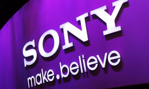 Sony. Trong thập niên 90, TV Sony cùng với những chiếc máy nghe đĩa Discman, máy nghe băng Walkman và cả máy chơi game PlayStation từng là sản phẩm điện tử đáng mơ ước. Tuy nhiên, chiến lược tập trung quá hẹp vào các công nghệ tự phát triển và sự trì trệ trong quá trình thích ứng với thay đổi vũ bão của công nghệ khiến Sony phải trả giá. Dù họ đã thành lập hẳn một bộ phận về sáng tạo mảng kinh doanh mới, nhưng không ai dám chắc rằng liệu Sony có thể khôi phục sau 2 thập niên thất bại hay không. 
