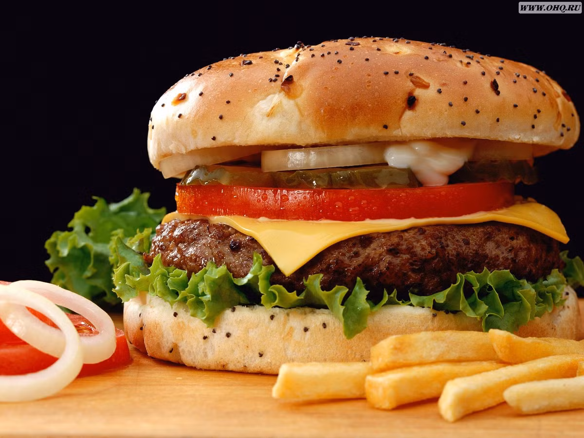 Ít ai biết được rằng tên món Hamburger từ thành phố Hamburg, Đức.