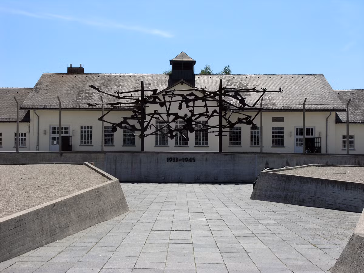 Dachau - trại tập trung đầu tiên của Đức quốc xã ở Đức đã mở cửa hoạt động trước khi xảy ra Chiến tranh thế giới 2 là 6 năm.